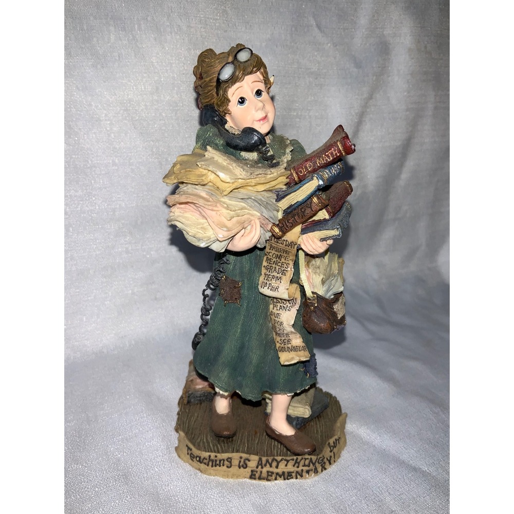 Boyds Bears and Friends The Folkstone Miss Biddle Holding It Together Figurine